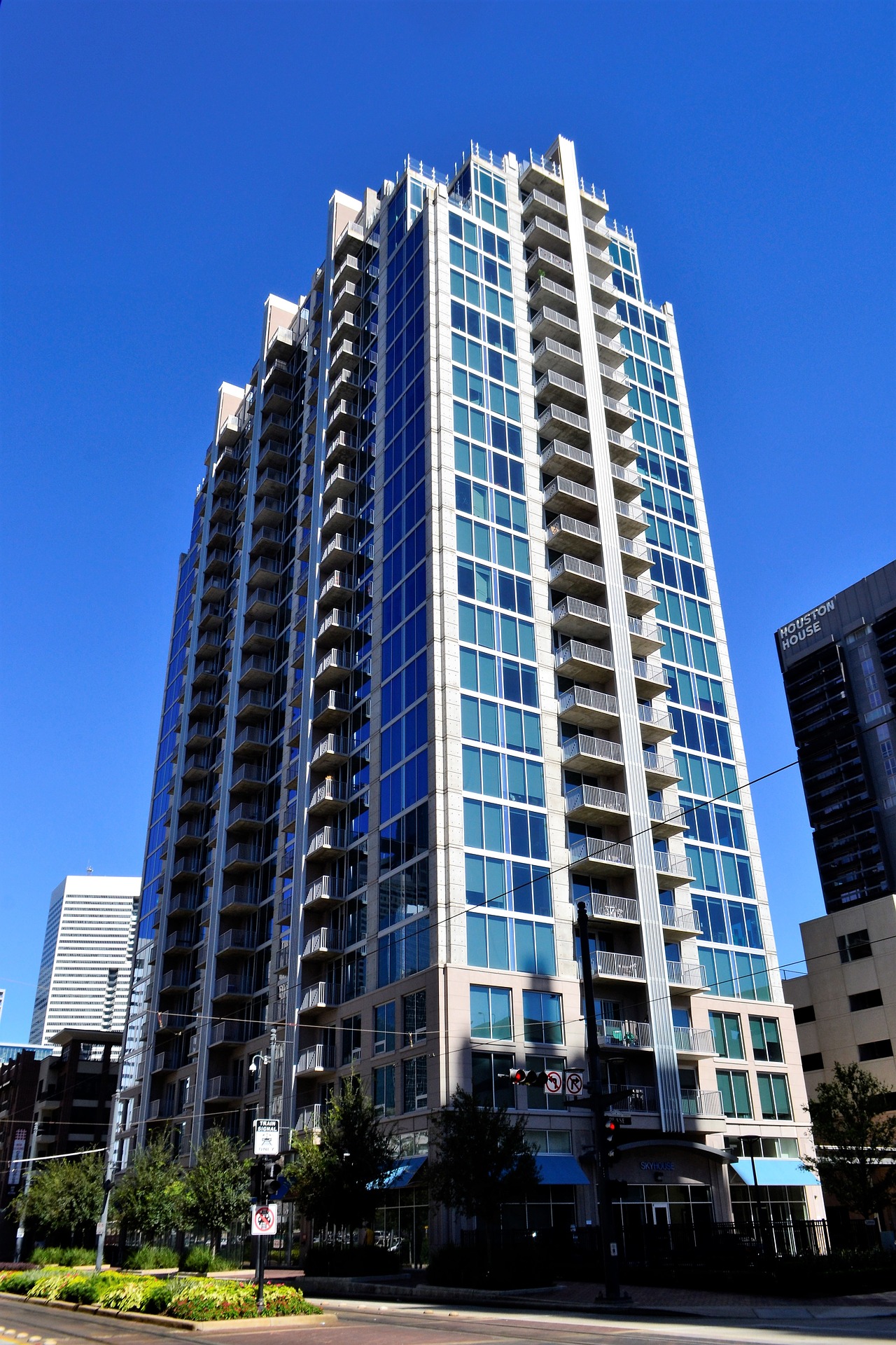 hotel-2864639_1920