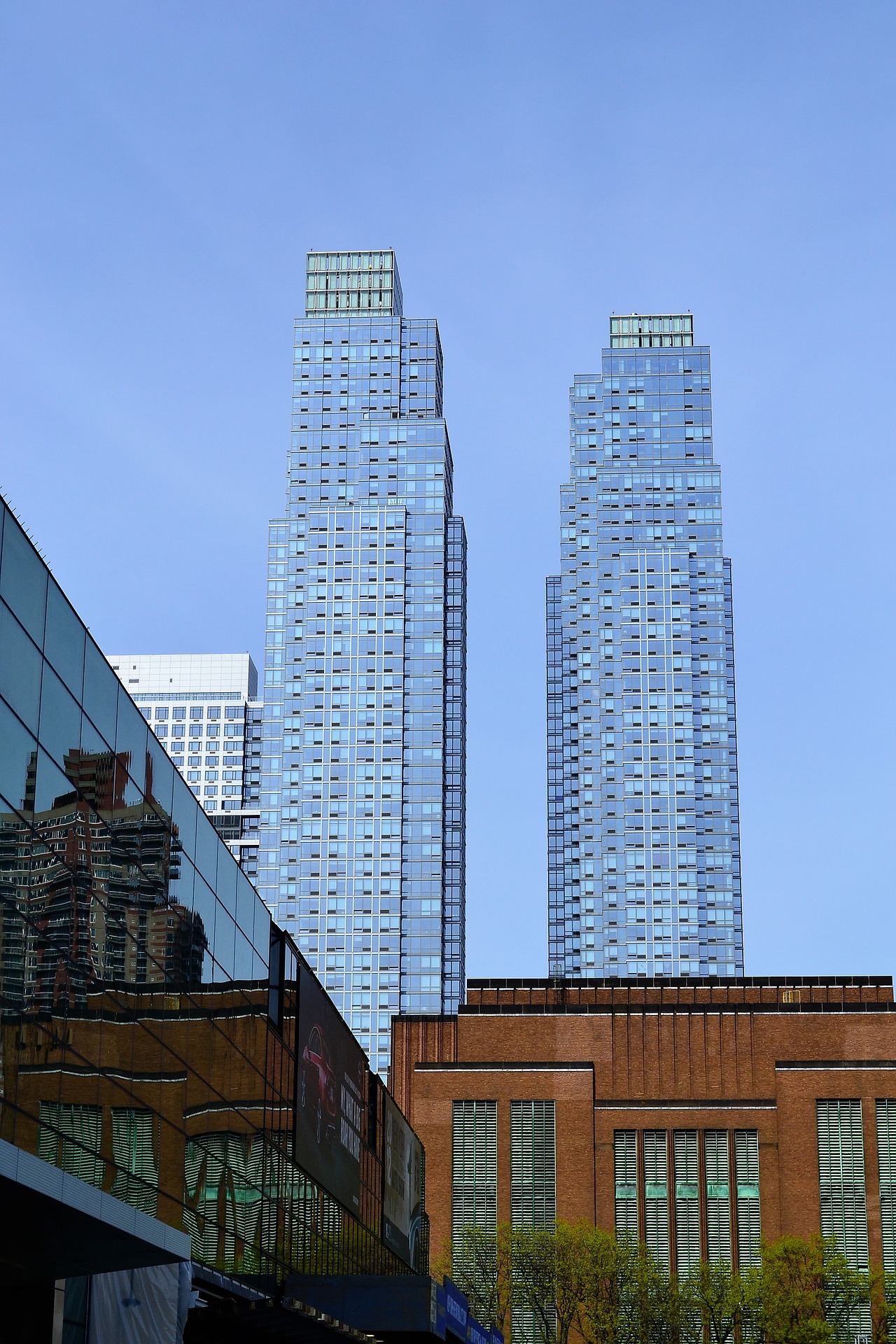skyscrapers-2770379_1920